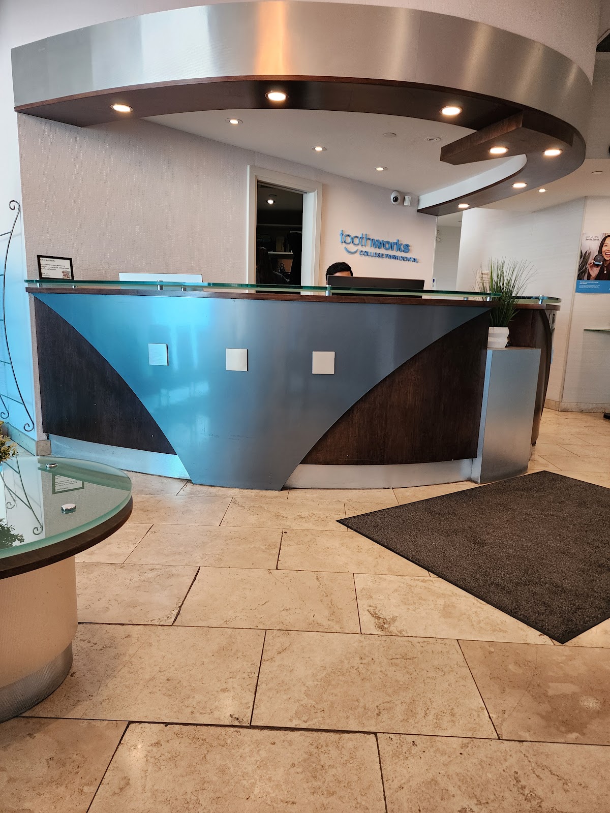 Toothworks College Park Dental dental clinic in Old Toronto - Photo 5