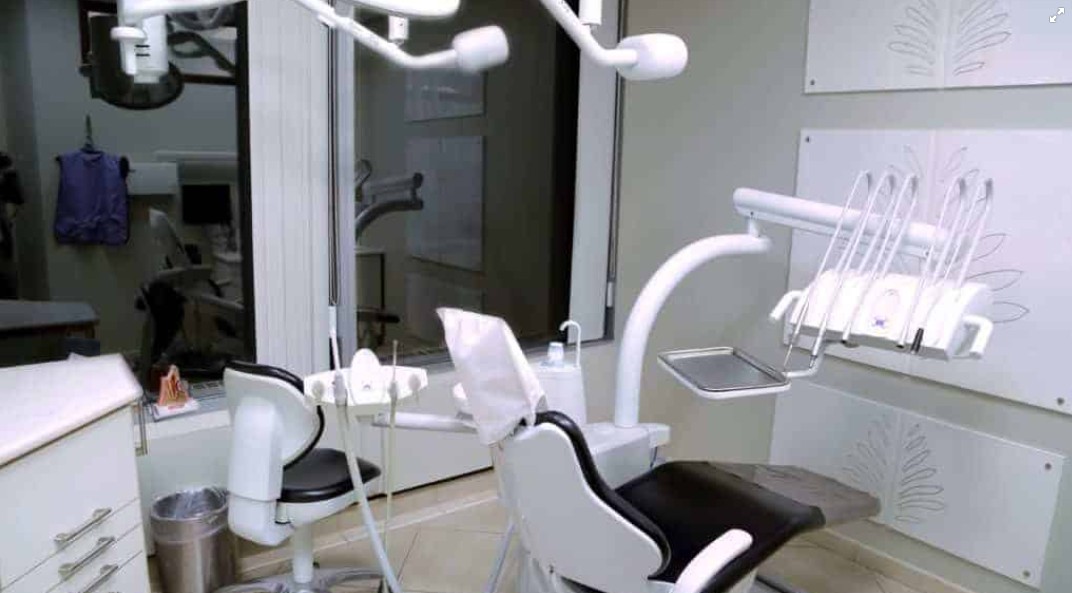 Downtown Dentistry dental clinic in Old Toronto - Photo 2