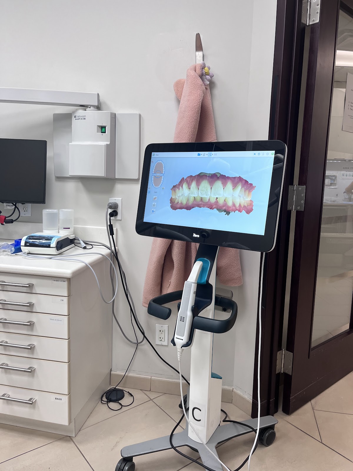 Downtown Dentistry dental clinic in Old Toronto - Photo 4