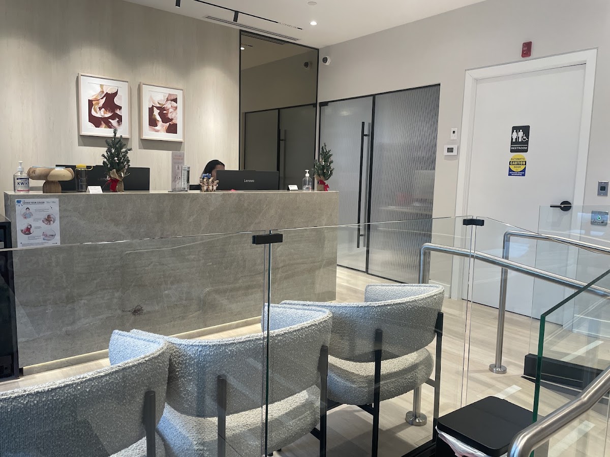 KM Dental Group - St Clair dental clinic in Old Toronto - Photo 2