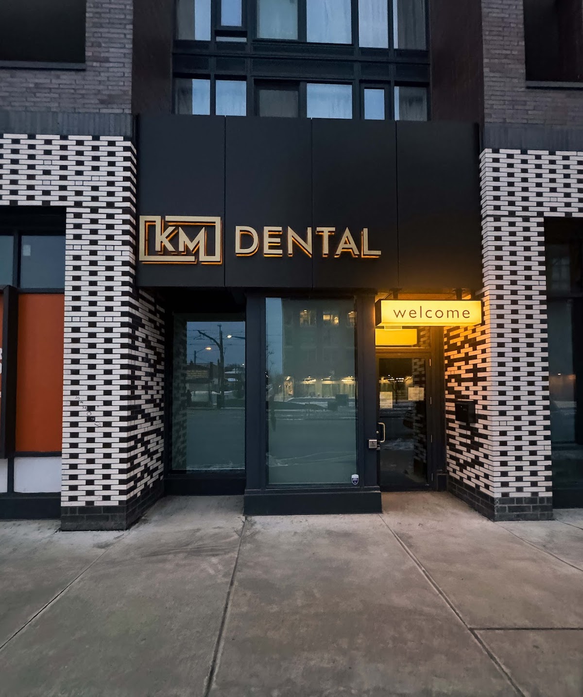 KM Dental Group - St Clair dental clinic in Old Toronto - Photo 3