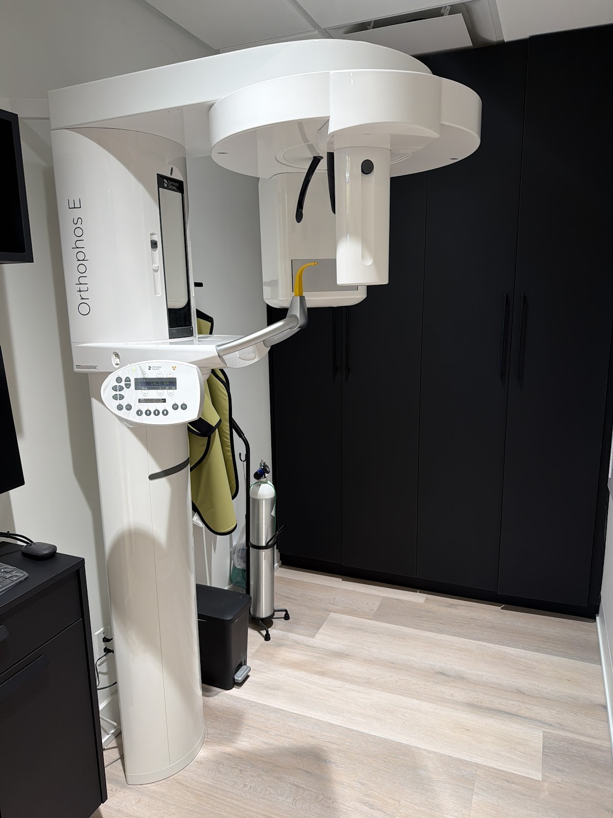 KM Dental Group - St Clair dental clinic in Old Toronto - Photo 6