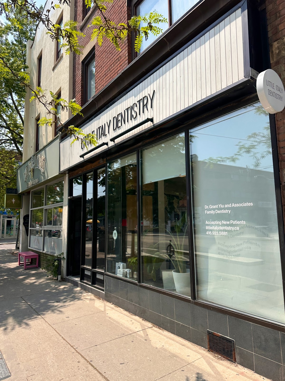 Little Italy Dentistry dental clinic in Old Toronto - Photo 4