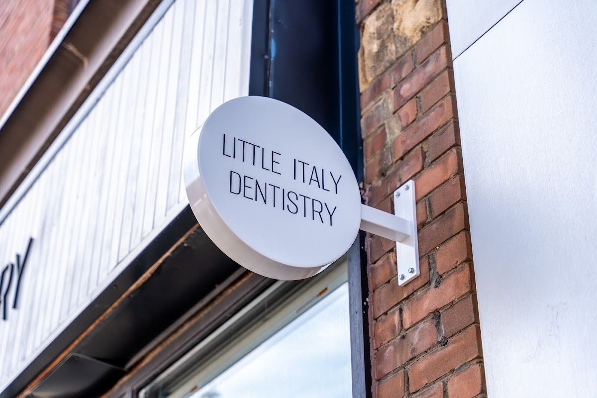 Little Italy Dentistry dental clinic in Old Toronto - Photo 6