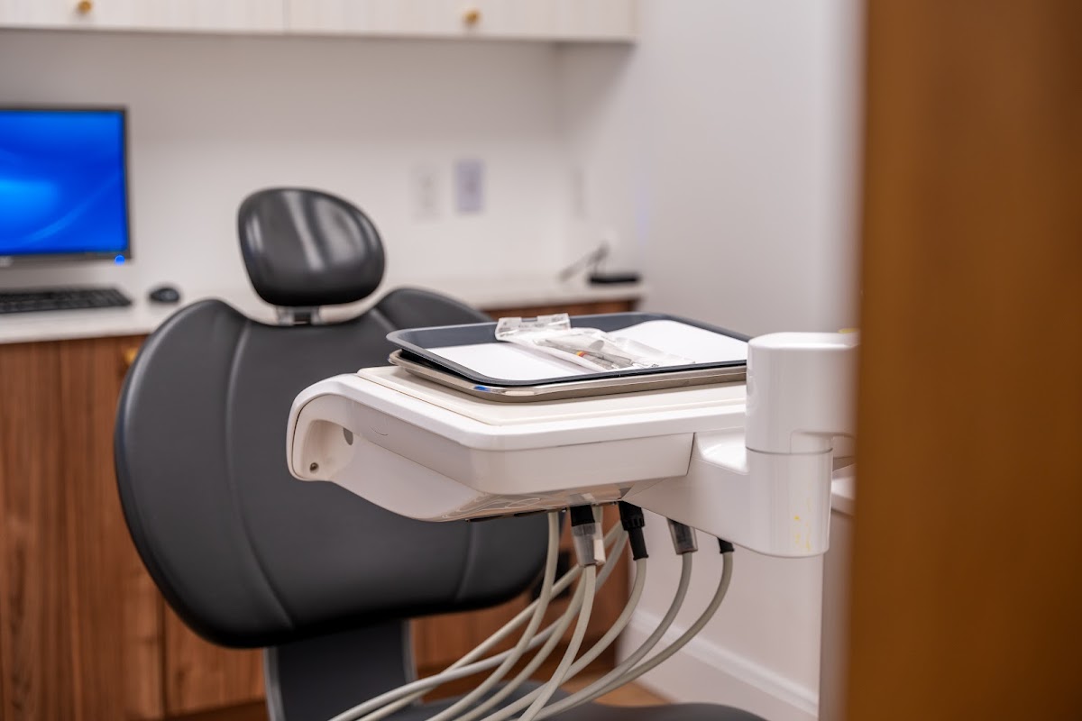 Little Italy Dentistry dental clinic in Old Toronto - Photo 7