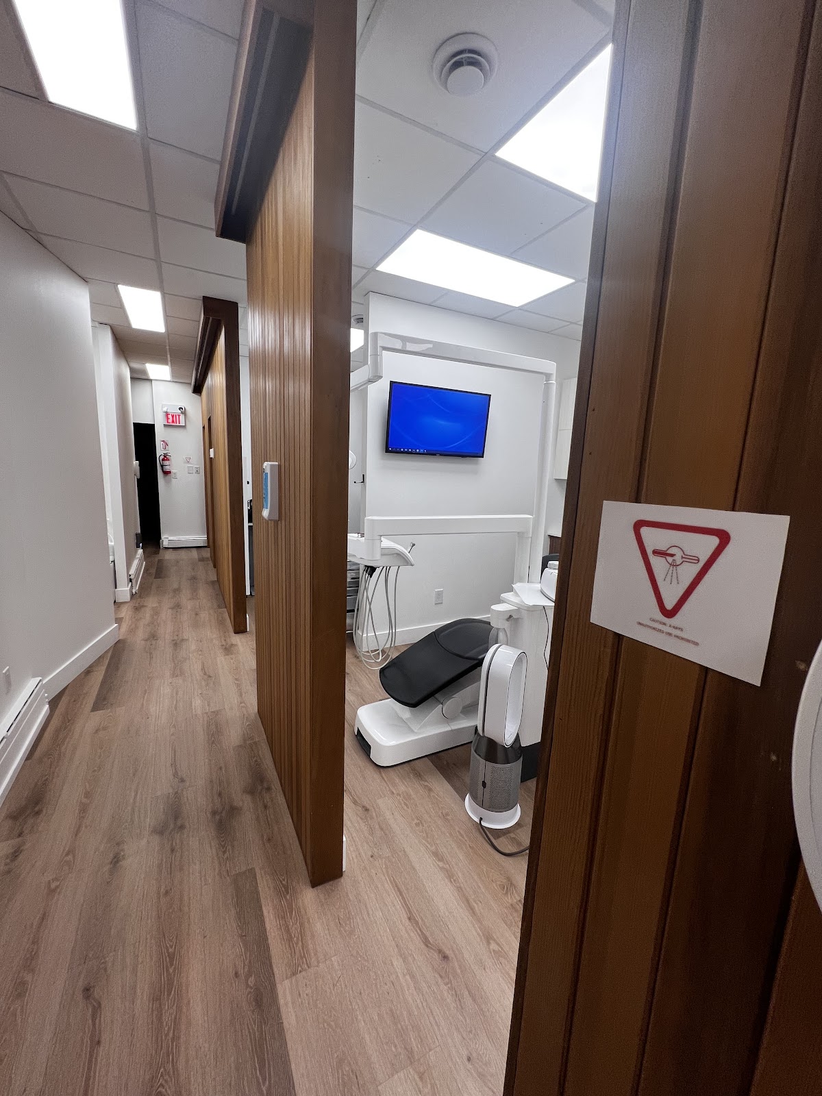 Little Italy Dentistry dental clinic in Old Toronto - Photo 8
