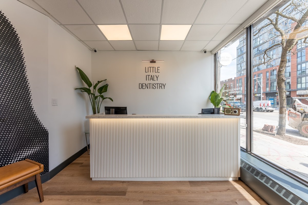 Little Italy Dentistry dental clinic in Old Toronto - Photo 10