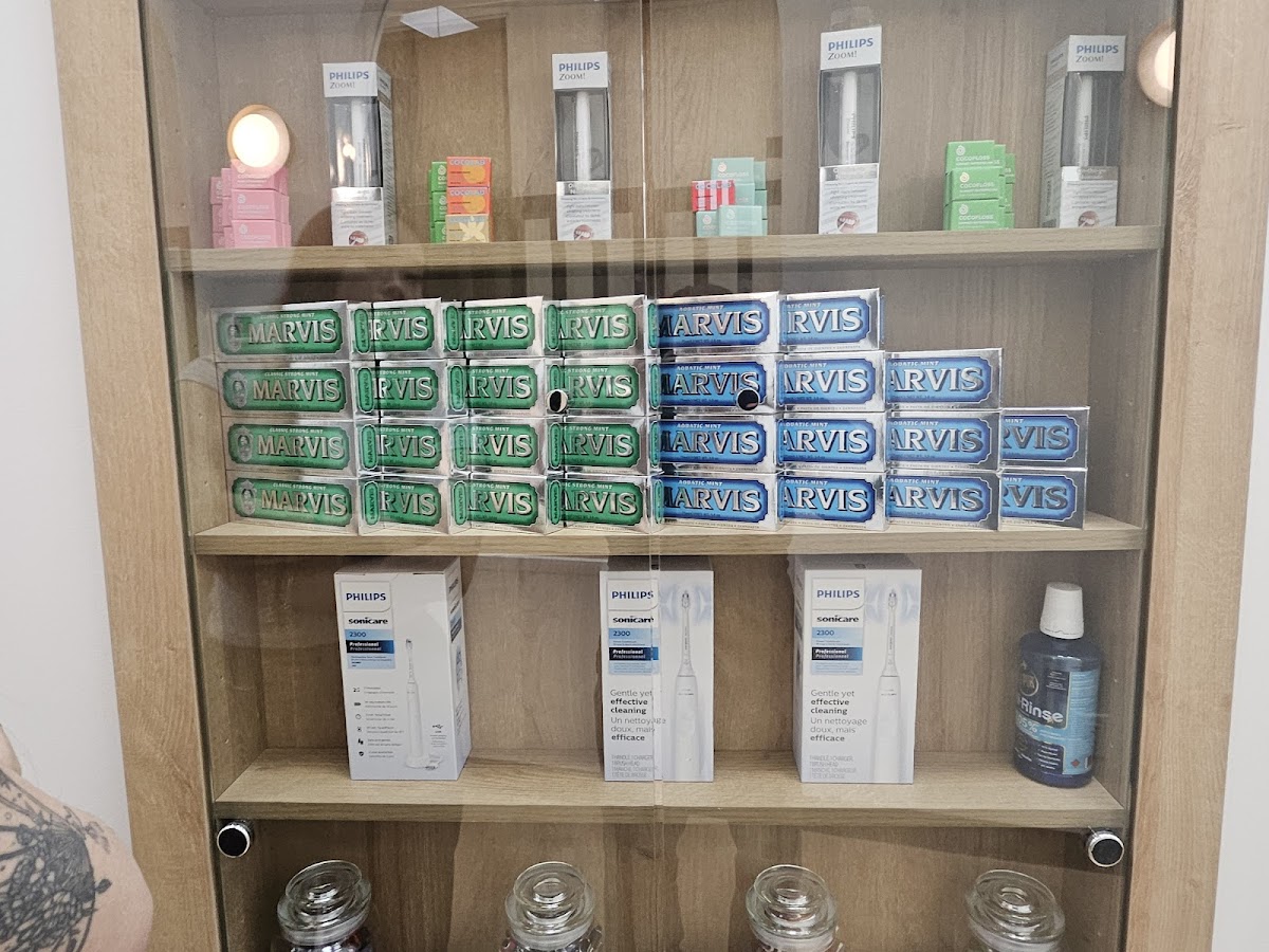 White Oak Dental dental clinic in Calgary - Photo 6