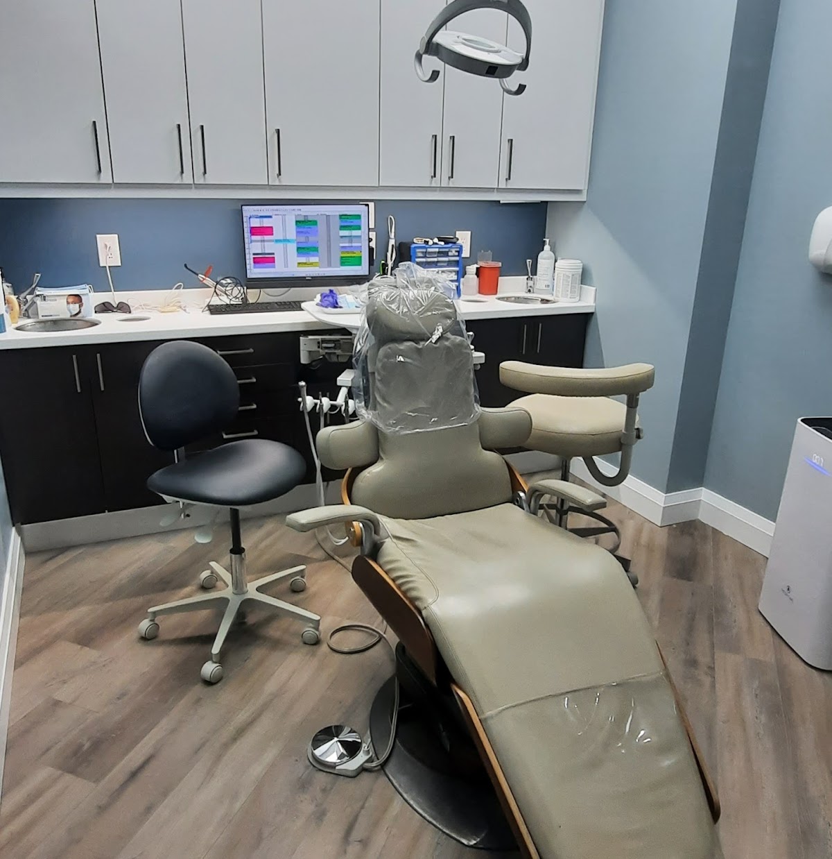 Dr. Monica Katyal Dentistry dental clinic in York - Photo 2