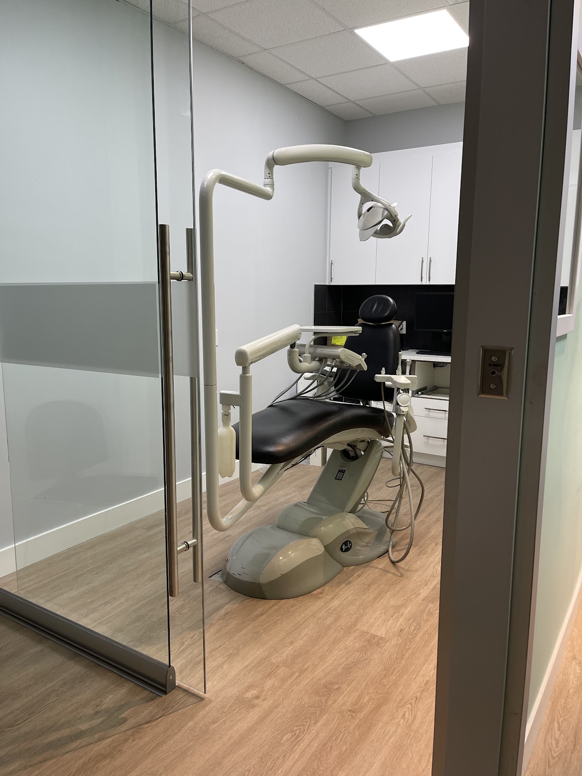 Oasis Smile Dental dental clinic in Calgary - Photo 4