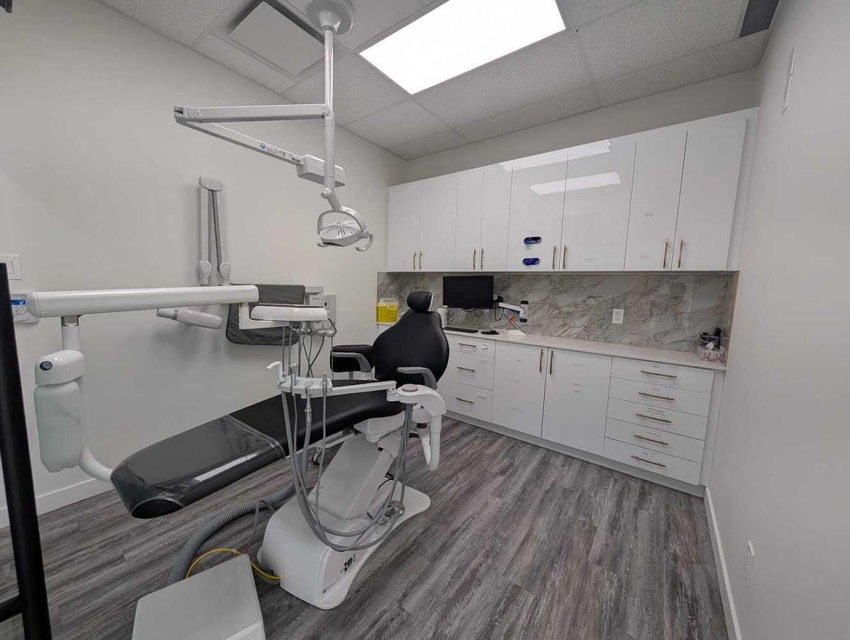 Rundlehorn Smiles Dental dental clinic in Calgary - Photo 3