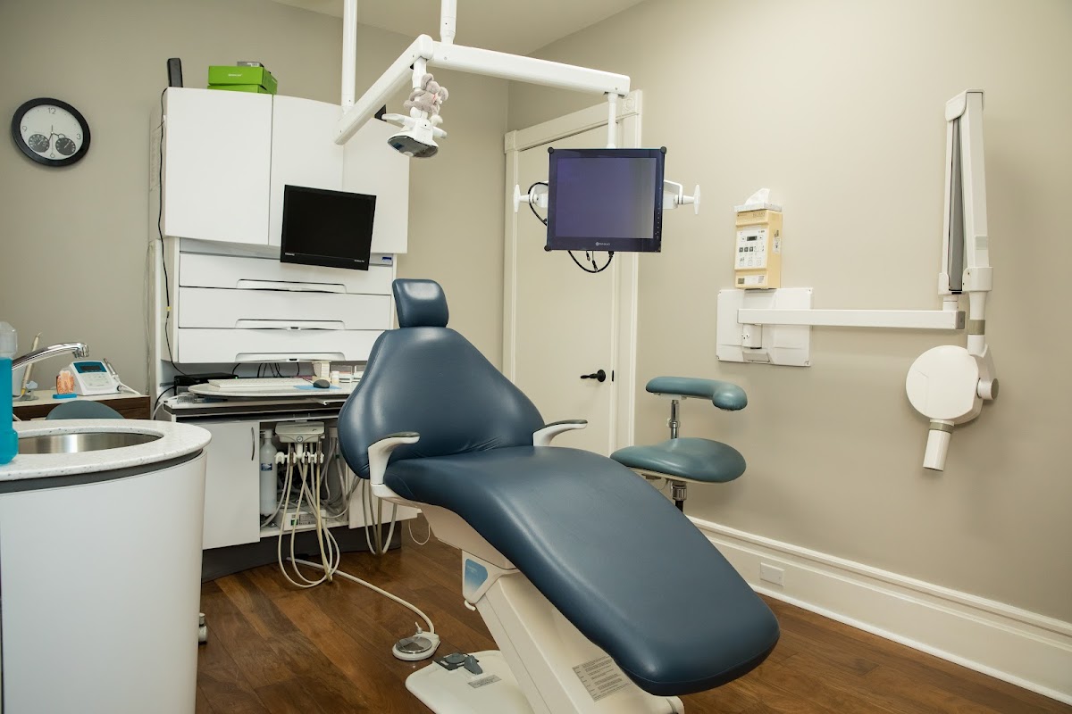 Dental Solutions - Dr. J. Gangwani & Dr. Mike Narayansingh (Orthodontics, Cosmetic, General, Emergency) dental clinic in Kitchener - Photo 2
