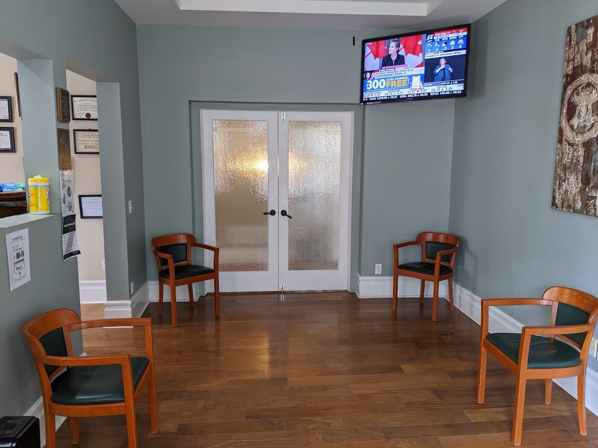 Dental Solutions - Dr. J. Gangwani & Dr. Mike Narayansingh (Orthodontics, Cosmetic, General, Emergency) dental clinic in Kitchener - Photo 3