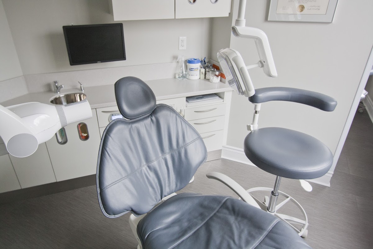 de Man and Hoediono Dentistry dental clinic in Kitchener - Photo 4