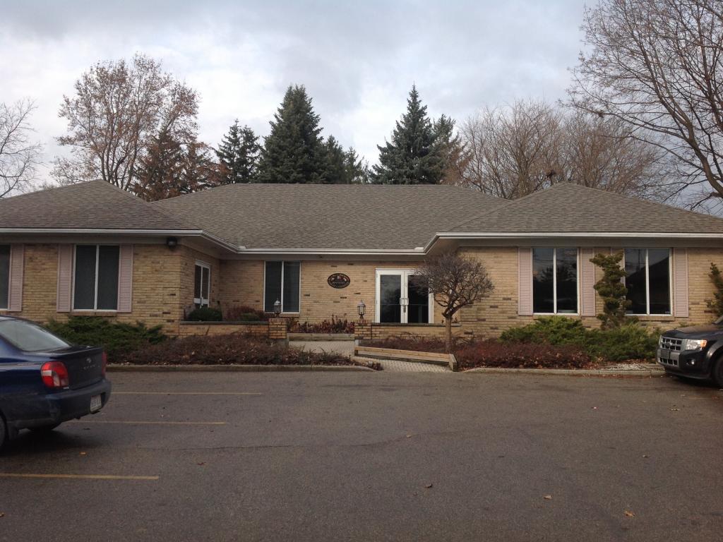 de Man and Hoediono Dentistry dental clinic in Kitchener - Photo 5