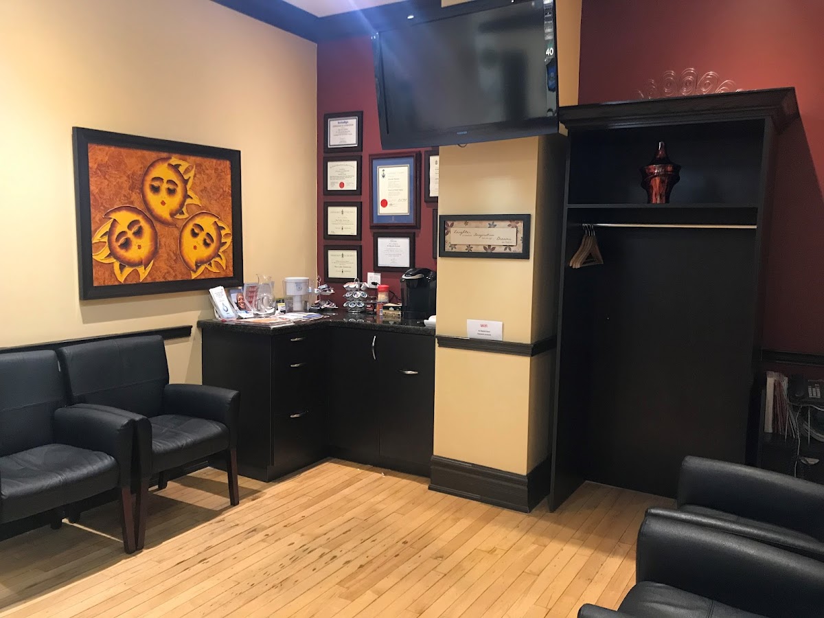 St Raphael's Dental Care dental clinic in Old Toronto - Photo 2