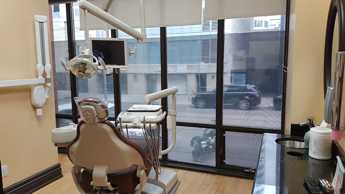 St Raphael's Dental Care dental clinic in Old Toronto - Photo 3