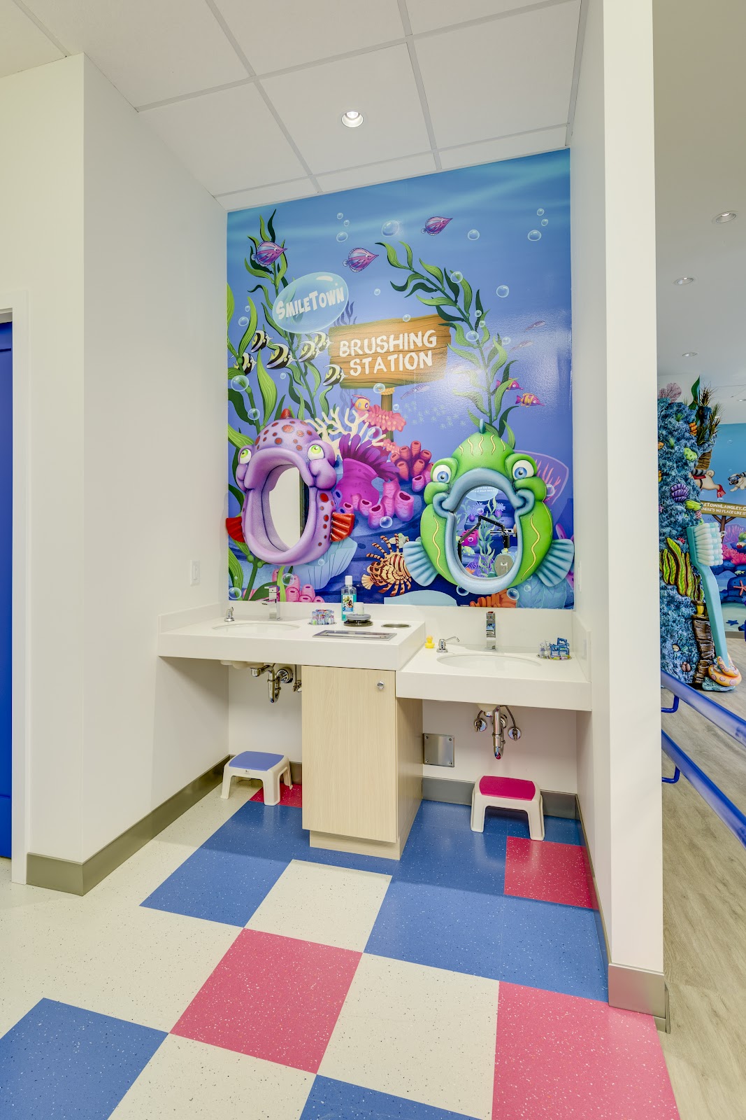 SmileTown Dentistry dental clinic in Langley Township - Photo 8