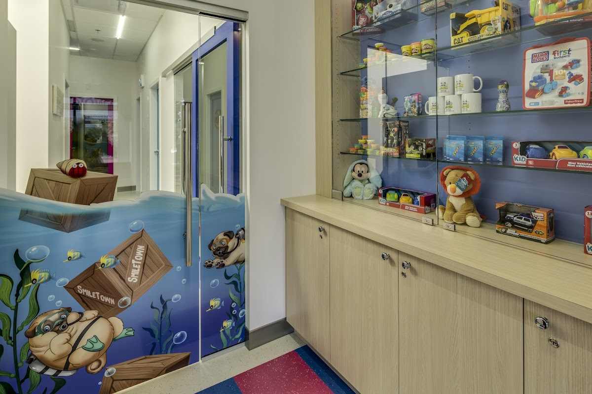 SmileTown Dentistry dental clinic in Langley Township - Photo 9
