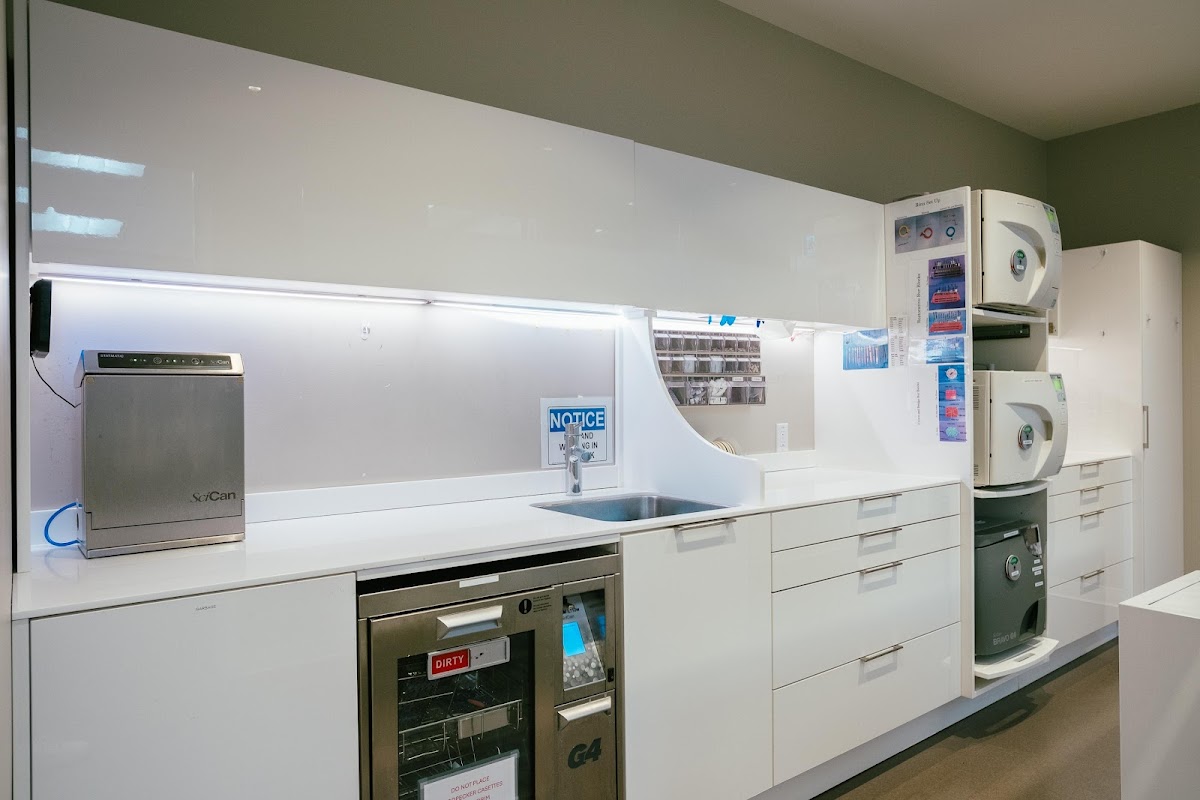 Dr. Zahir Damji dental clinic in Calgary - Photo 6
