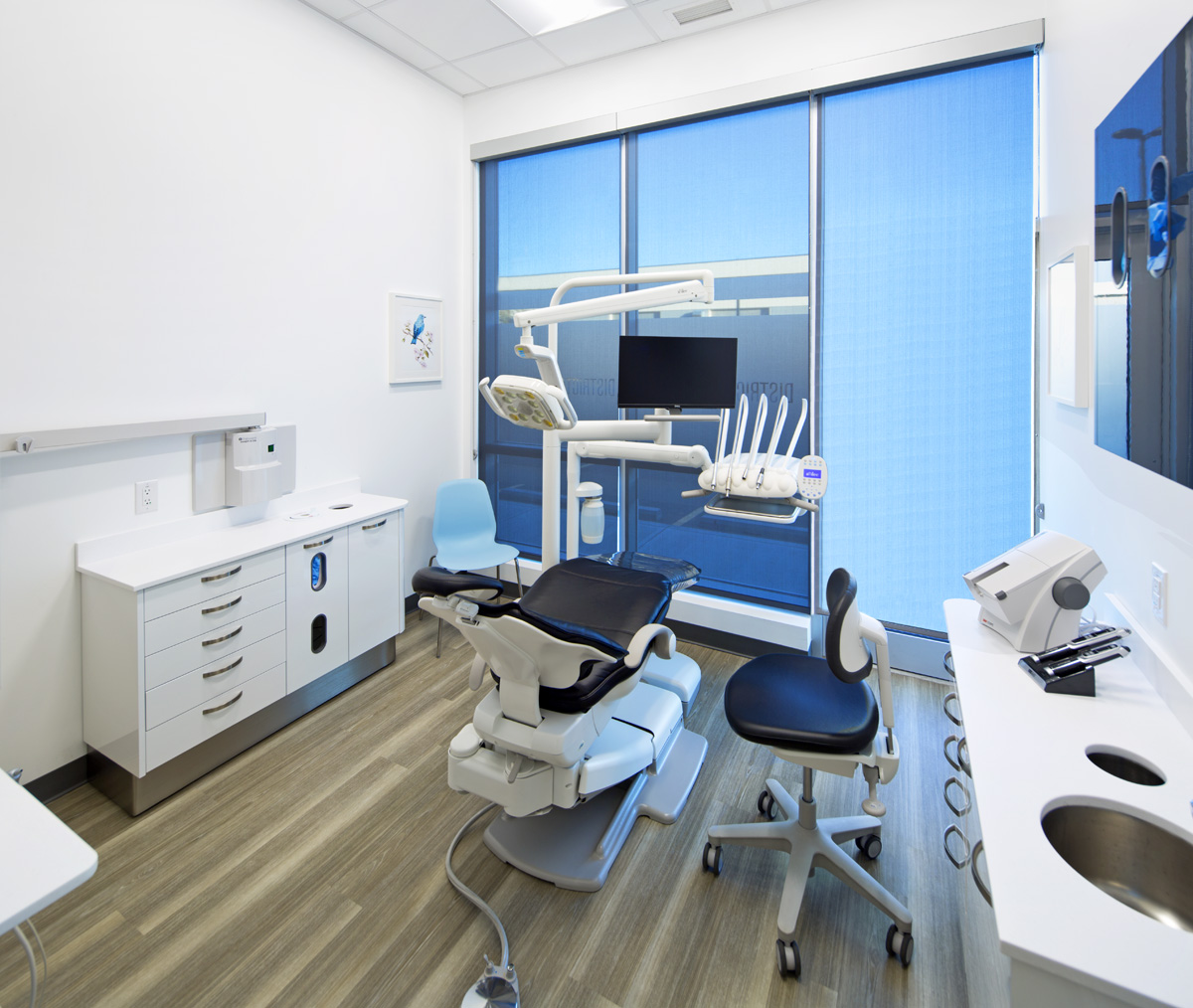 District Family Dental dental clinic in Calgary - Photo 8