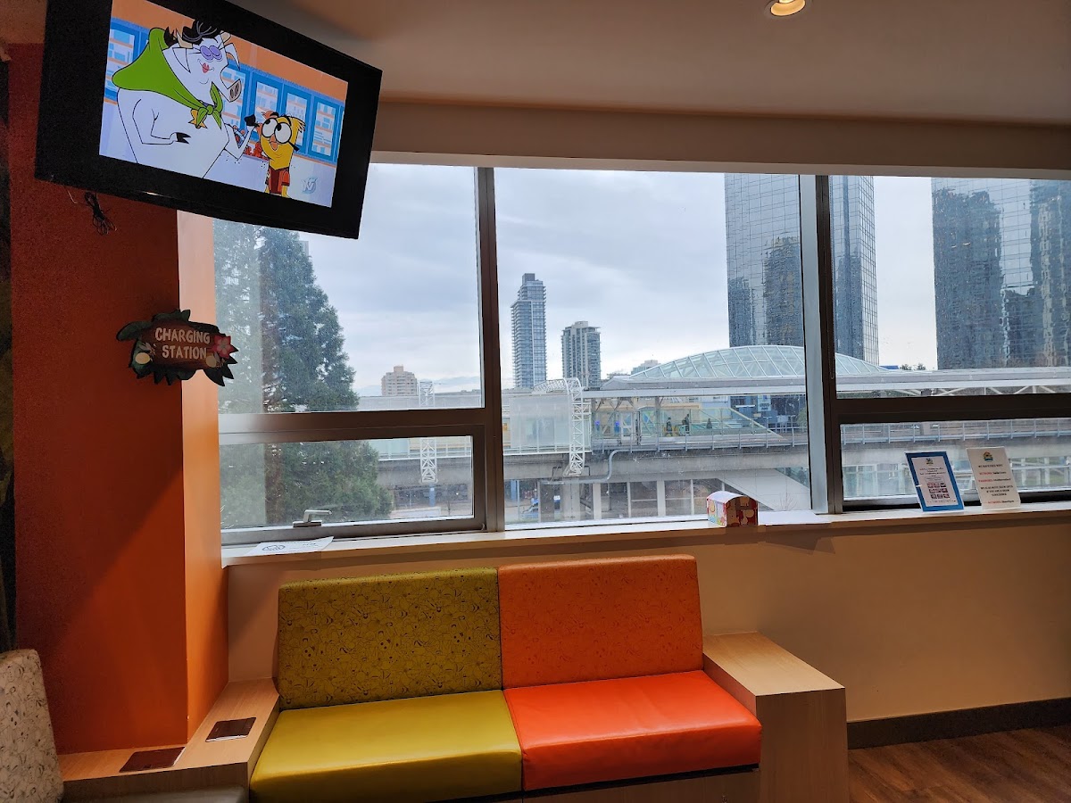 SmileTown Dentistry Burnaby dental clinic in Burnaby - Photo 9
