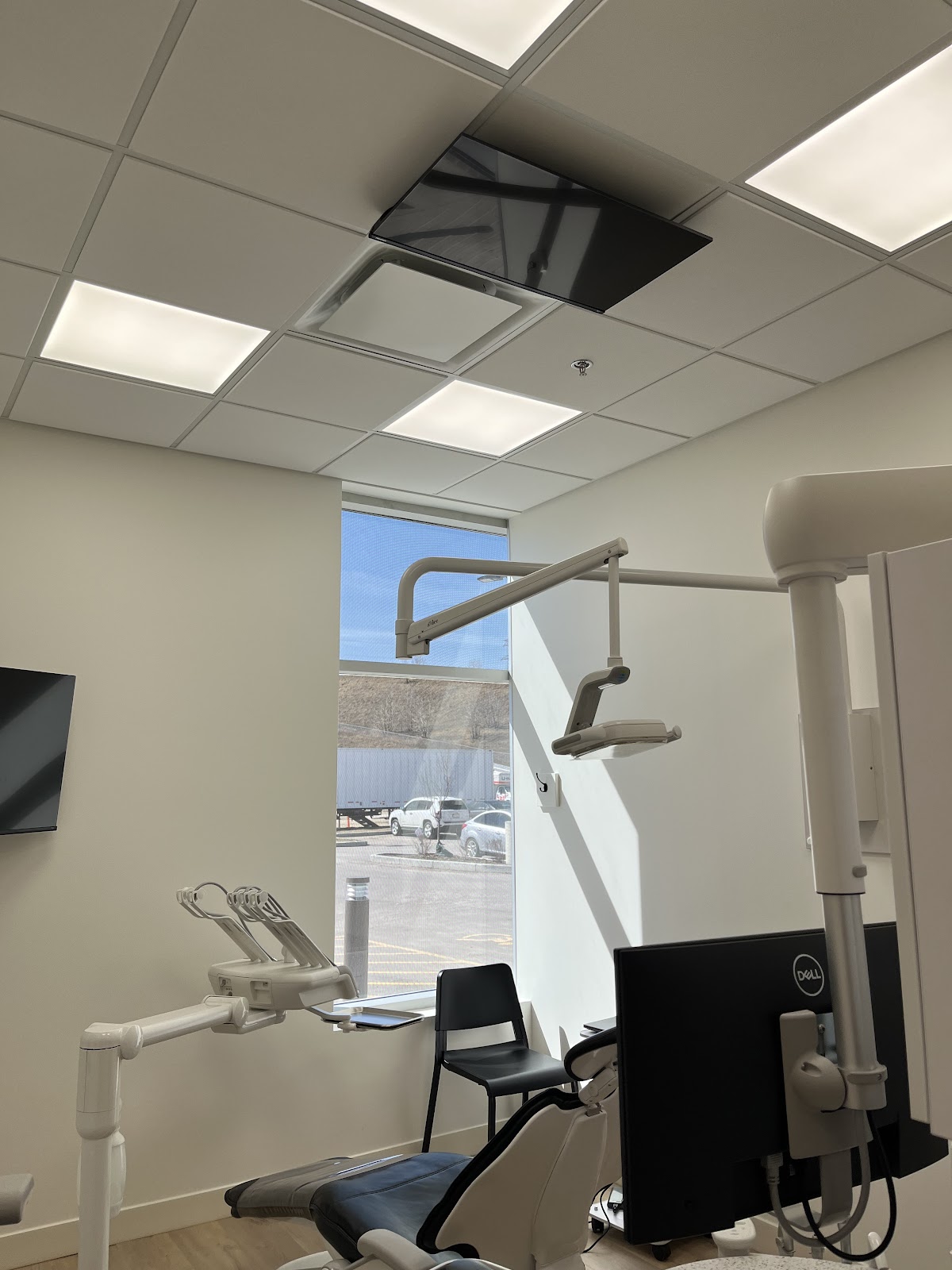 The Dental Land dental clinic in Calgary - Photo 7