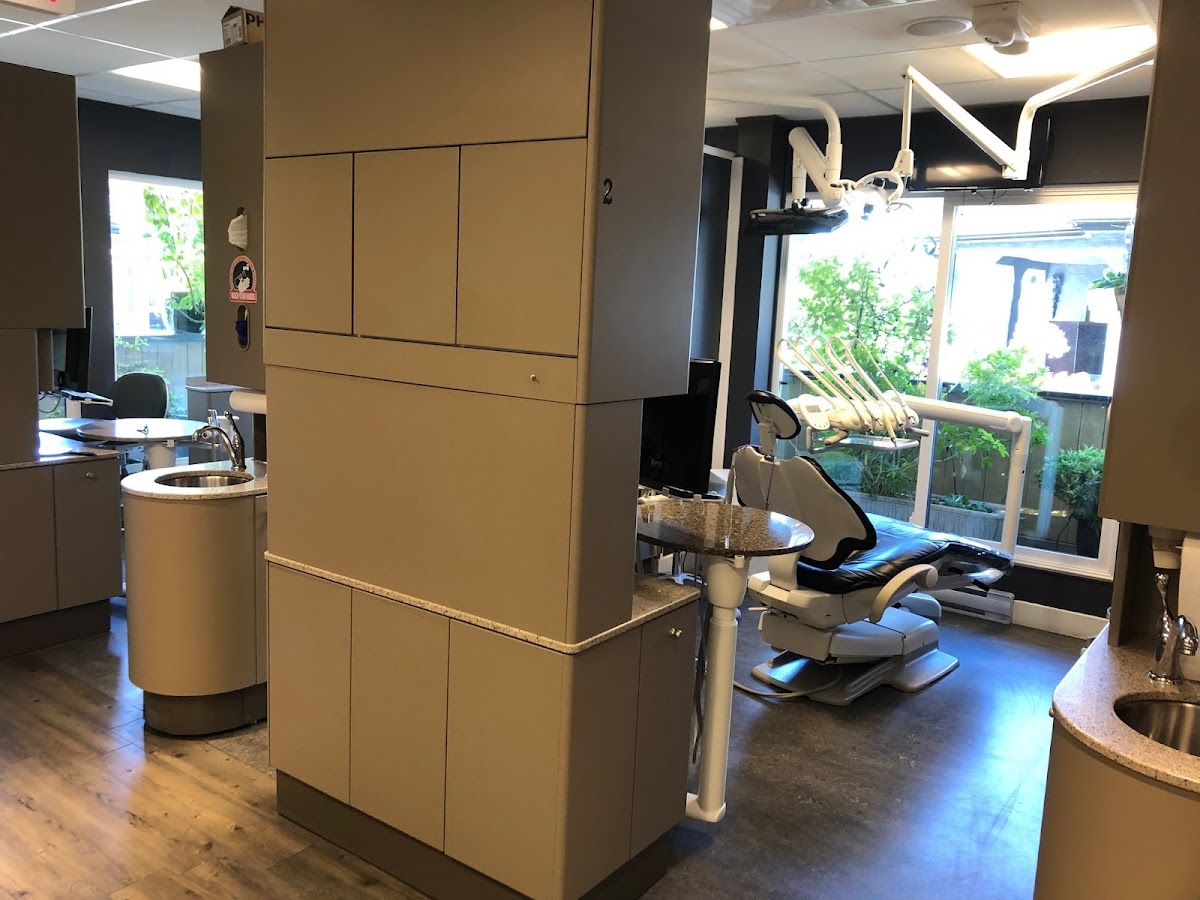 Dr. Tyler Crowe dental clinic in Victoria - Photo 2