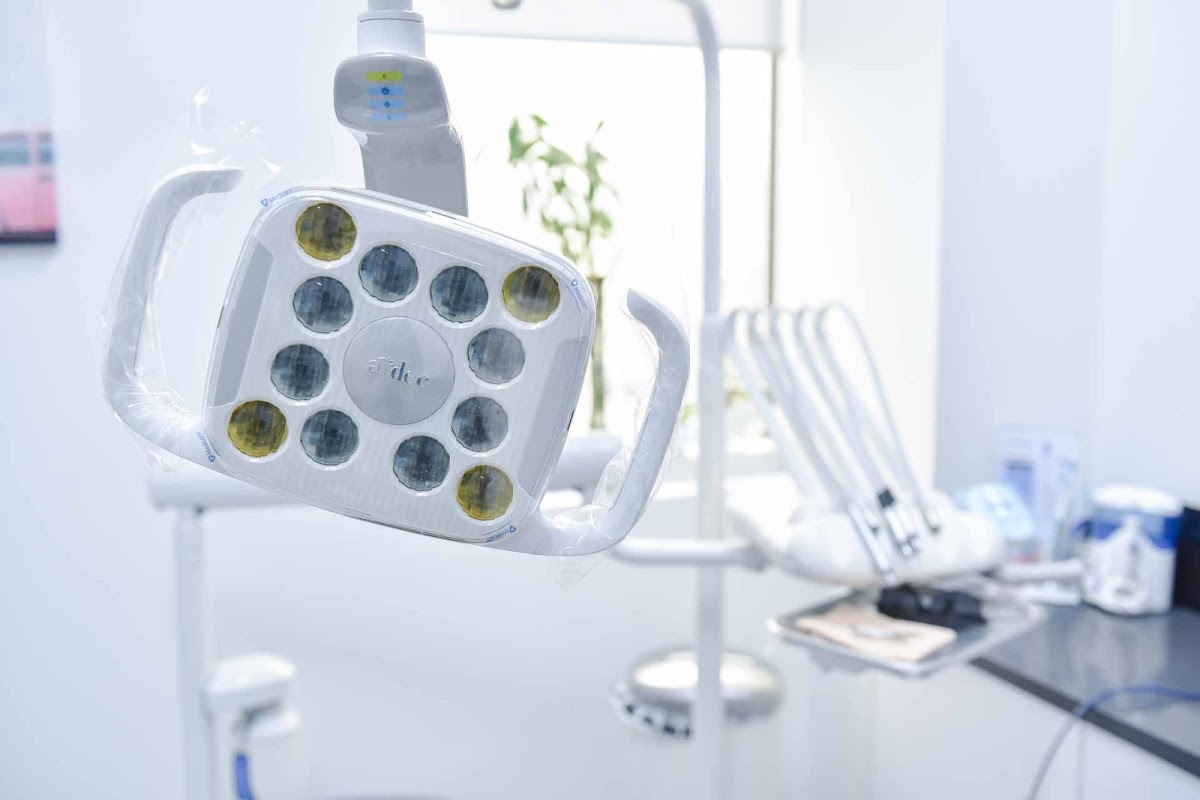 Oakridge Crossing Dental dental clinic in Calgary - Photo 9