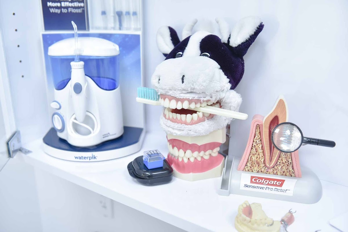 Oakridge Crossing Dental dental clinic in Calgary - Photo 7