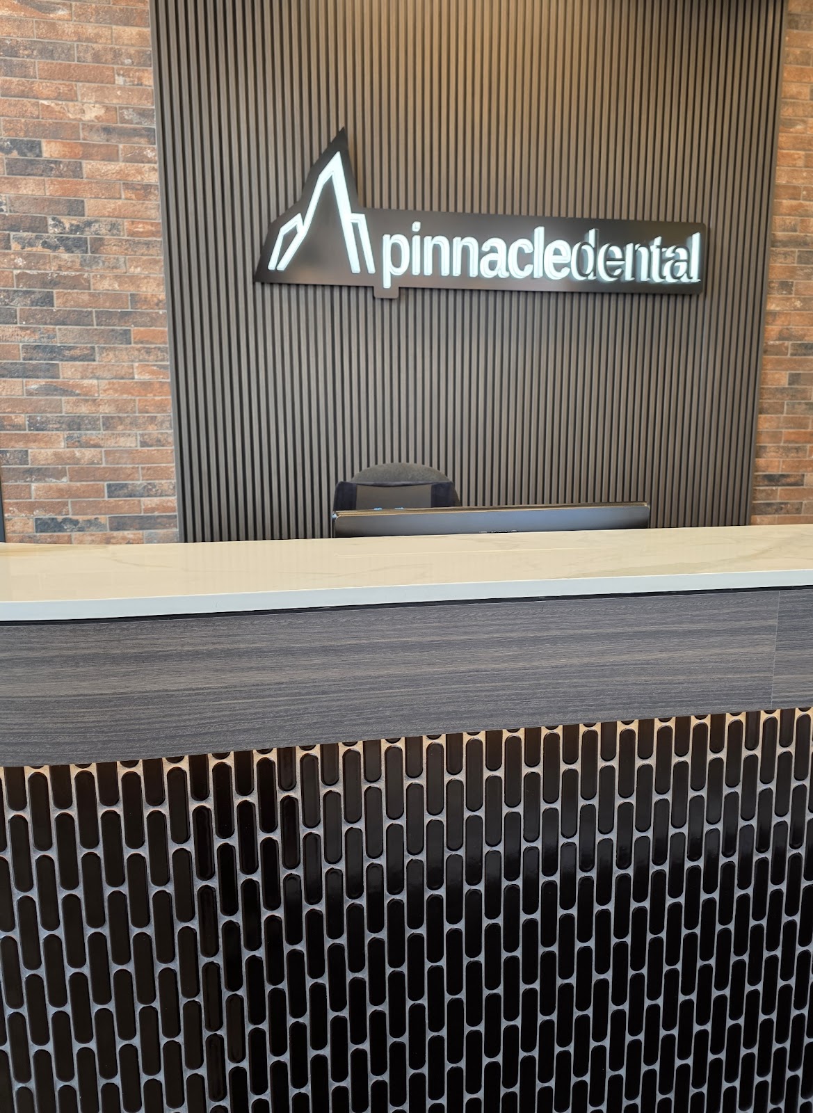 Pinnacle Dental dental clinic in Calgary - Photo 1