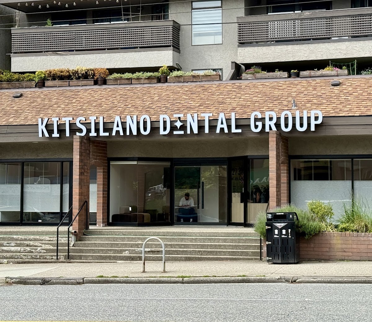 Kitsilano Dental Group dental clinic in Vancouver - Photo 1