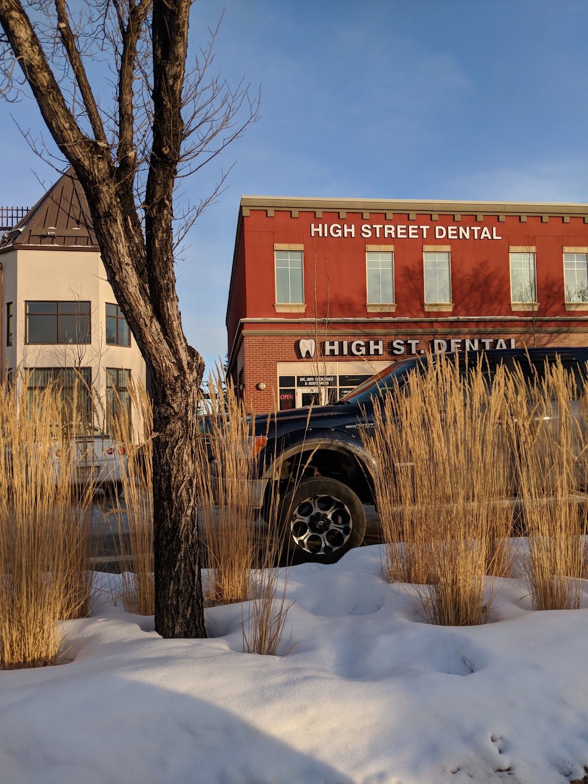 High Street Dental dental clinic in Calgary - Photo 9