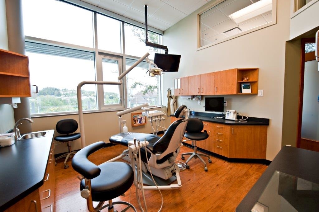 Signature Dental dental clinic in Victoria - Photo 2