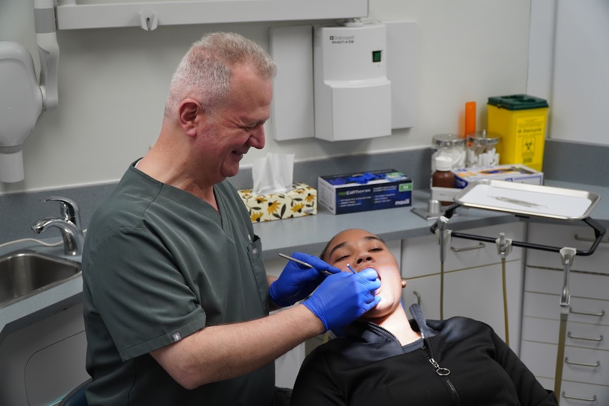 Main St. Dental Office dental clinic in Hamilton - Photo 9