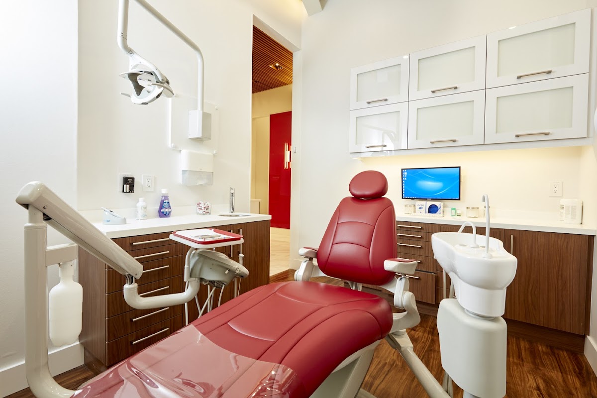 2000 Yonge Dental dental clinic in Toronto - Photo 3