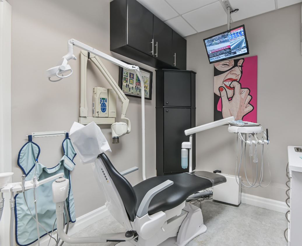Downtown Dental Associates dental clinic in Toronto - Photo 7