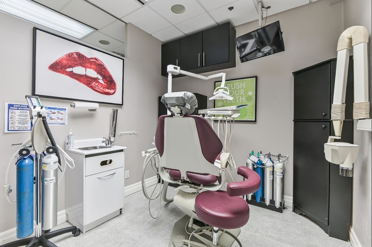 Downtown Dental Associates dental clinic in Toronto - Photo 4