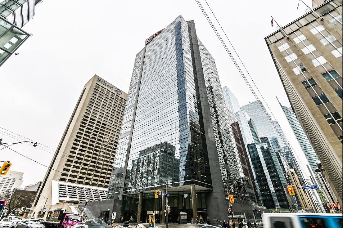 Downtown Dental Associates dental clinic in Toronto - Photo 6