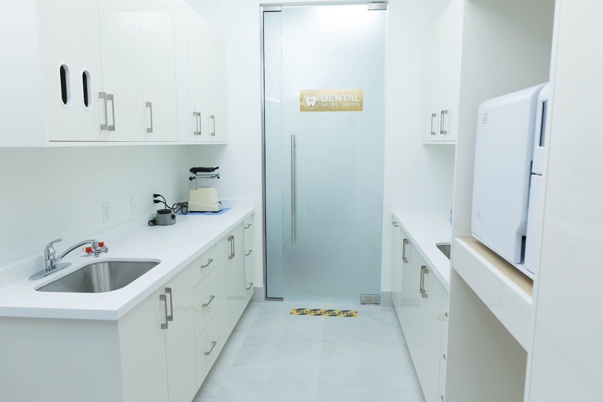 Shore Breeze Dental dental clinic in Toronto - Photo 5