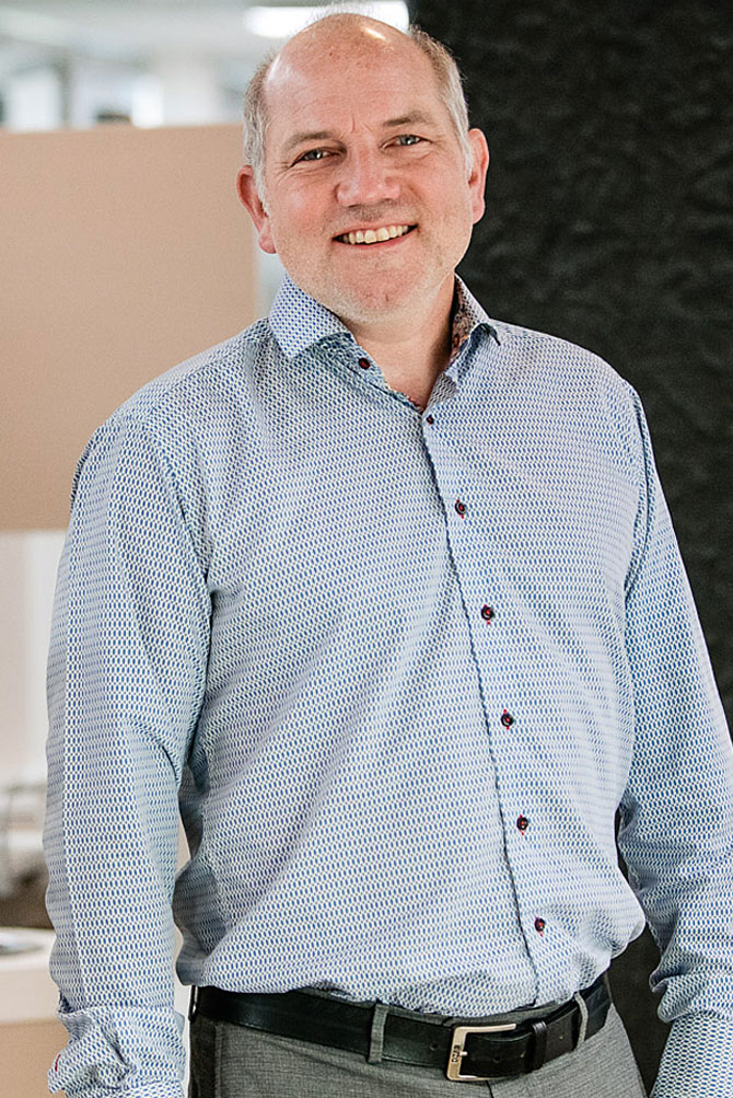 Dr. Stefan Hrach