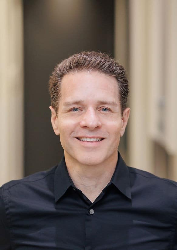 Dr. Rafael Tomio