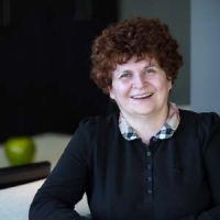 Dr. Mirna Cancar