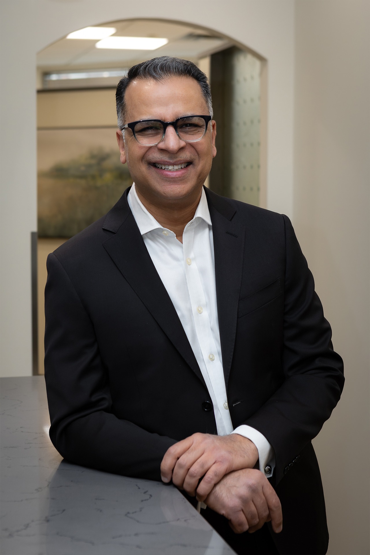 Dr. Moez Lakhani